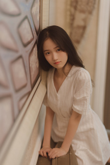 她无力的弓起腰迎合